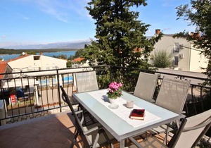 Holiday apartment with air conditioning and terrace with sea view