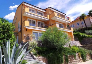 Holiday apartment with sea view