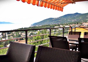 Holiday apartment with balcony and sea view