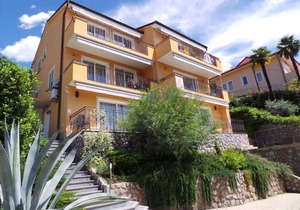 Holiday apartment with sea view