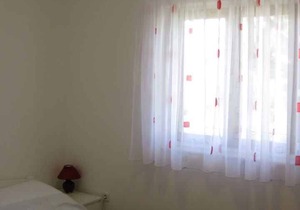 Holiday apartment with air conditioning close to the beach