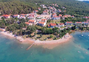 Holiday apartment with air conditioning and terrace with sea view