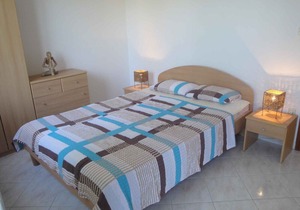 Holiday apartment with air conditioning and terrace with sea view