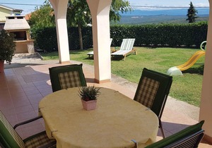 Holiday apartment with air conditioning and terrace
