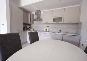 Holiday apartment with balcony and wifi