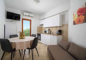 Holiday apartment with sea view, swimming pool and whirlpool