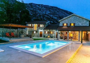 Holiday home in Drivenik 39096