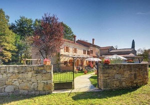 Holiday house Zminj for 8 - 10 persons with 4 bedrooms - Holiday house
