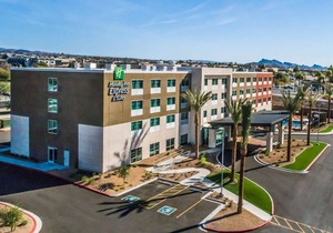 Holiday Inn Express And Suites Lake Havasu - London Bridge, an IHG Hotel