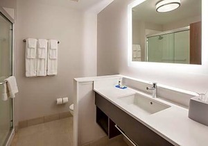 Holiday Inn Express & Suites Blackwell, an IHG Hotel