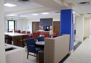 Holiday Inn Express Hotel & Suites - Wilson - Downtown