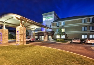 Holiday Inn Express Romulus / Detroit Airport, an IHG Hotel