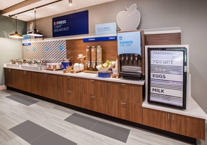 Holiday Inn Express Van Nuys, an IHG Hotel