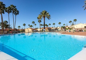 Homerez - Nice bungalow 1 km away from the beach for 4 ppl. with shared pool