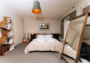 Homey, Bright 2Bed Apartment next to Victoria Park