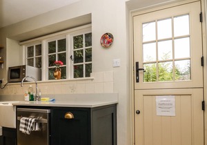 HOOKY COTTAGE, character holiday cottage in Hook Norton