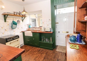 HOPE COTTAGE SOUTH, family friendly, with open fire in Reeth