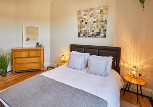 Host & Stay - High Street