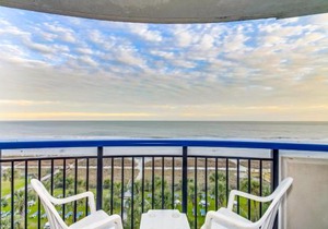 Hosteeva Oceanfront Boardwalk Beach Resort with Balcony