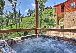 Hot Tub, Game Room, Decks Cabin in Gatlinburg