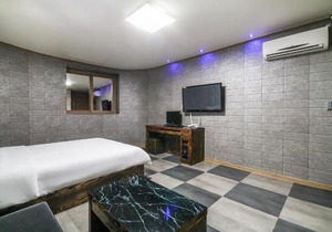 Hotel Lie