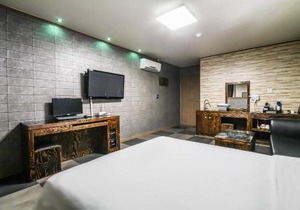 Hotel Lie