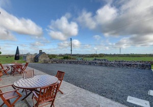 House ∙ 2 bedrooms ∙ 4 guests