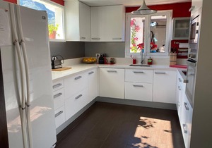 House with heated swimming pool, mountain and sea view