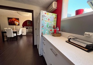 House with heated swimming pool, mountain and sea view