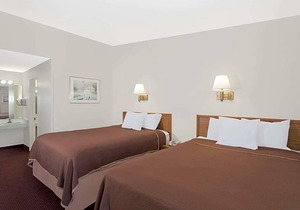 Howard Johnson by Wyndham Vero Beach / Downtown