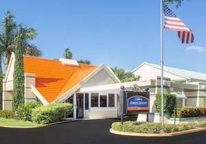 Howard Johnson by Wyndham Vero Beach / Downtown