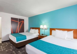 Howard Johnson by Wyndham National City/San Diego South