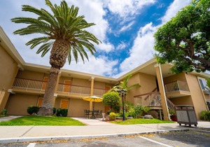 Howard Johnson by Wyndham Buena Park