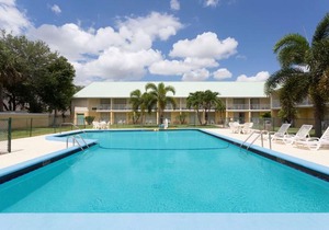 Howard Johnson by Wyndham Vero Beach Downtown
