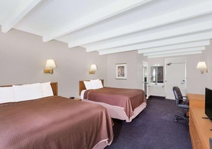 Howard Johnson by Wyndham Vero Beach Downtown