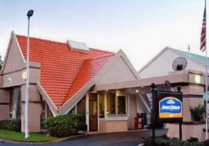 Howard Johnson by Wyndham Vero Beach / Downtown