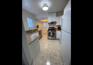 Huge studio on Pico and Robertson with full kitchen and parking