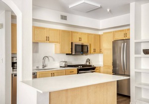 Ideal Hollywood 2BR w/Gym, Pool & Spa, nr. Sunset Blvd, by Blueground