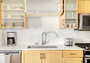 Ideal Hollywood 2BR w/Gym, Pool & Spa, nr. Sunset Blvd, by Blueground