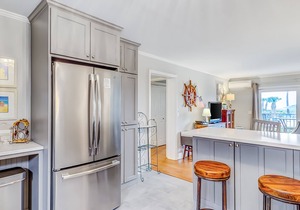 Ideal Island Gem W/Shared Pool, Beach Access, Free WiFi, Private Balcony & More