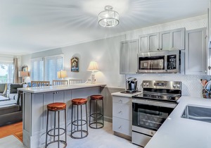 Ideal Island Gem W/Shared Pool, Beach Access, Free WiFi, Private Balcony & More