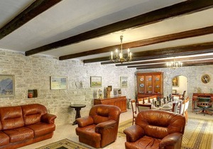 Ideal villa for family holidays in a beautiful and peaceful location for 16