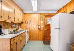 Idyllic waterfront cabin at Scott’s Twin Lake Resort with swimming beach & docks