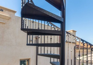 Immaculate 3,000 Sq Ft Home A Block To The Beach