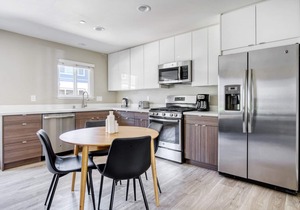 Impeccable Campbell 1BR w/W/D, Pool, Gym, walk to WF + TJ, by Blueground