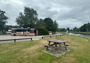 Inverness Lodge-Free Parking-Balcony-Sleeps 4