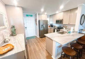 Island South 10 - Updated 2 bedroom Oceanfront top floor condo with amazing