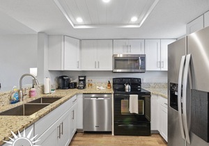 Island South 27- Updated, Spacious 2 bedroom condo with ocean view, pool and