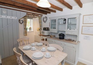 JACKDAW COTTAGE, pet friendly, with open fire in Blockley