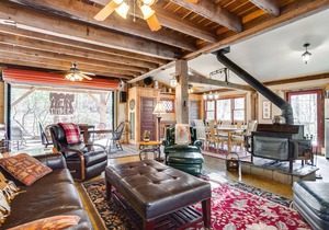 Jasper '7 Timbers' Cabin on 10 Acres w/a Creek!